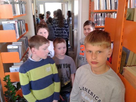 Żychlin: Tydzień bibliotek Czytanie w przestrzeni publicznej