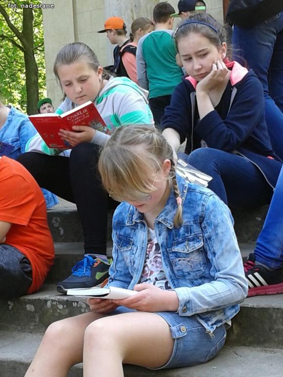 Żychlin: Tydzień bibliotek Czytanie w przestrzeni publicznej