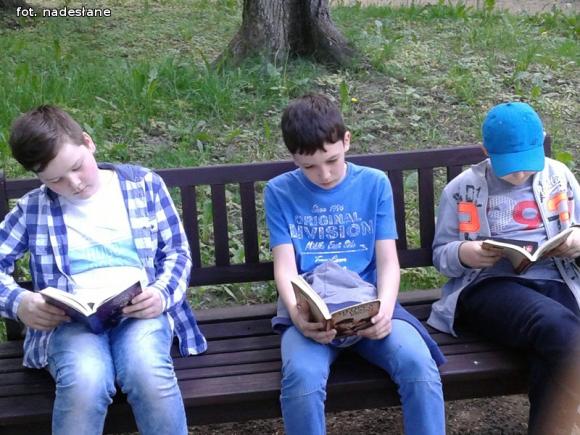 Żychlin: Tydzień bibliotek Czytanie w przestrzeni publicznej