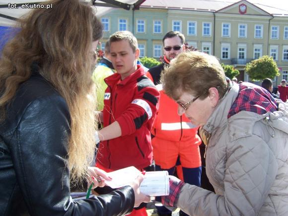 Ostatni Piknik Zdrowotny: Pudełka Życia, owocowe szaszłyki, fakir i dobra muzyka. Wszystkie atrakcje bezpłatne