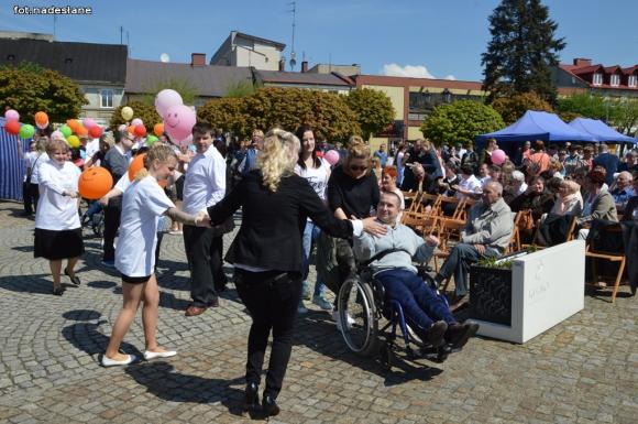 W Łęczycy na ludowo. Kapela Krośniewiacy na podium
