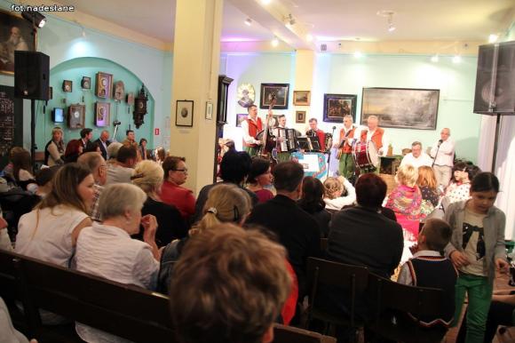 W Łęczycy na ludowo. Kapela Krośniewiacy na podium