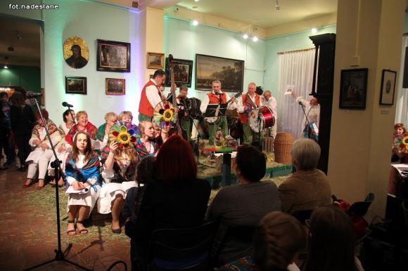 W Łęczycy na ludowo. Kapela Krośniewiacy na podium