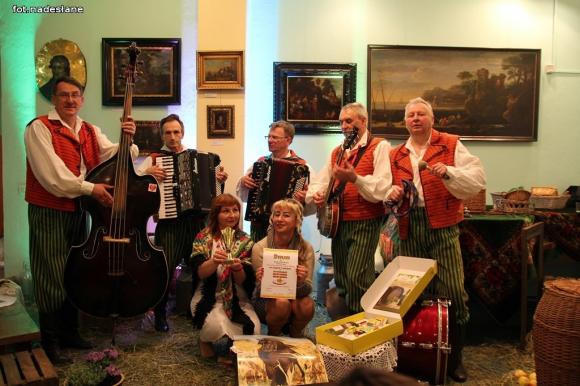 W Łęczycy na ludowo. Kapela Krośniewiacy na podium