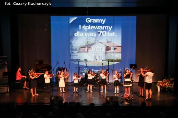 70 lat grają i śpiewają dla nas. Dziękujemy