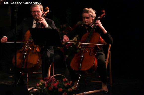 70 lat grają i śpiewają dla nas. Dziękujemy