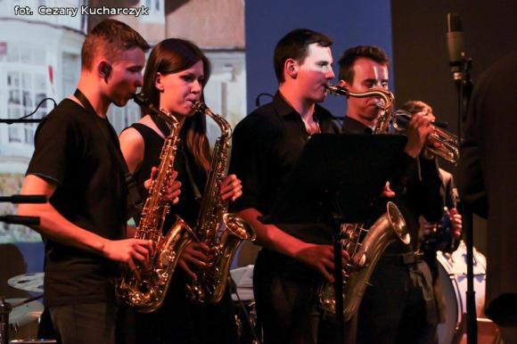 70 lat grają i śpiewają dla nas. Dziękujemy