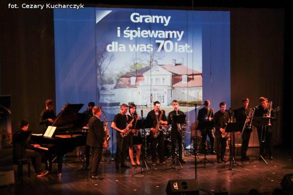 70 lat grają i śpiewają dla nas. Dziękujemy
