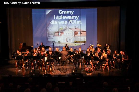 70 lat grają i śpiewają dla nas. Dziękujemy