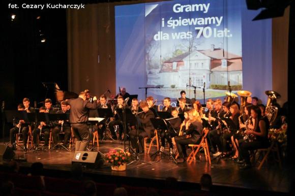 70 lat grają i śpiewają dla nas. Dziękujemy