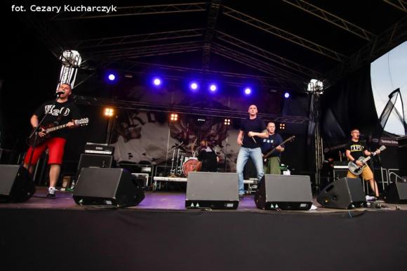 Było gorąco na niebie i rockowej ziemi. Rock&Rose Fest Kutno za nami