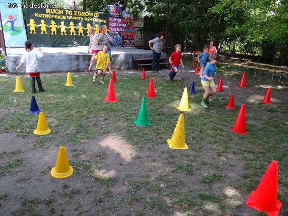 Zabawy sportowe w Jarzębince
