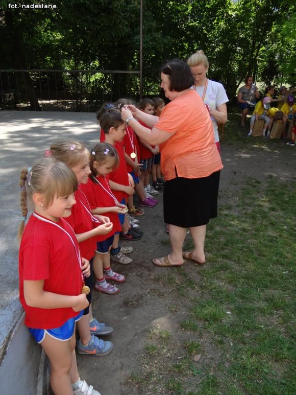 Zabawy sportowe w Jarzębince