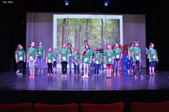 Przedszkolaki na scenie. Pierwszy dzień Łapy