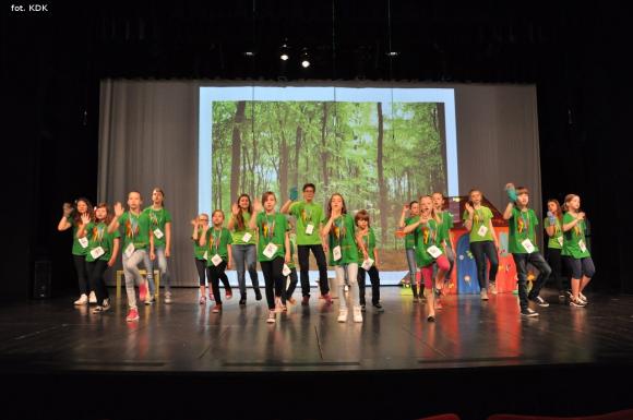 Przedszkolaki na scenie. Pierwszy dzień Łapy