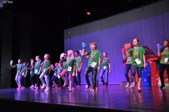 Przedszkolaki na scenie. Pierwszy dzień Łapy