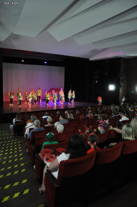 Przedszkolaki na scenie. Pierwszy dzień Łapy