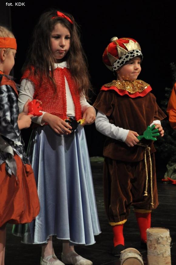 Przedszkolaki na scenie. Pierwszy dzień Łapy