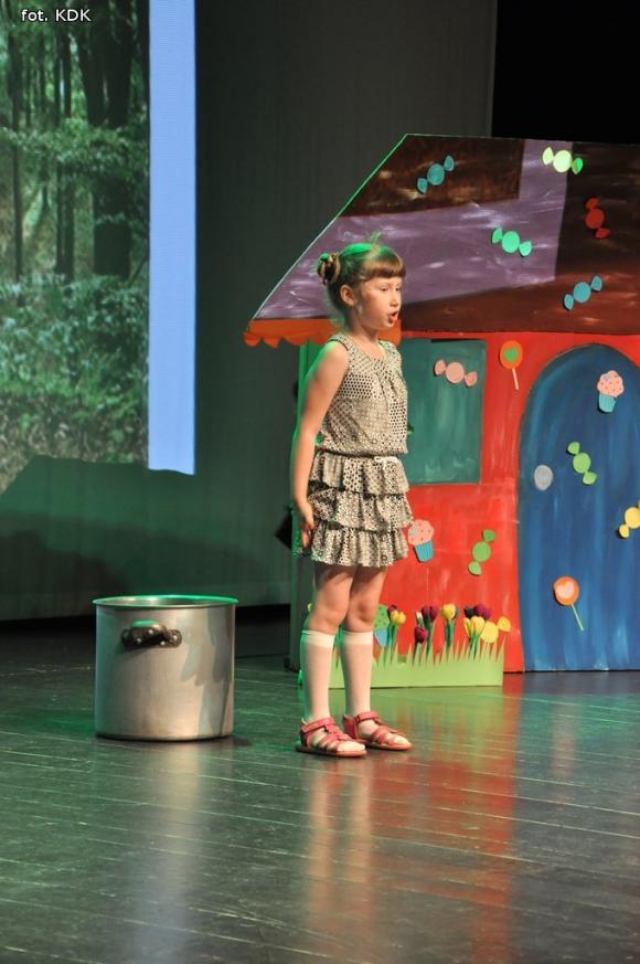 Przedszkolaki na scenie. Pierwszy dzień Łapy