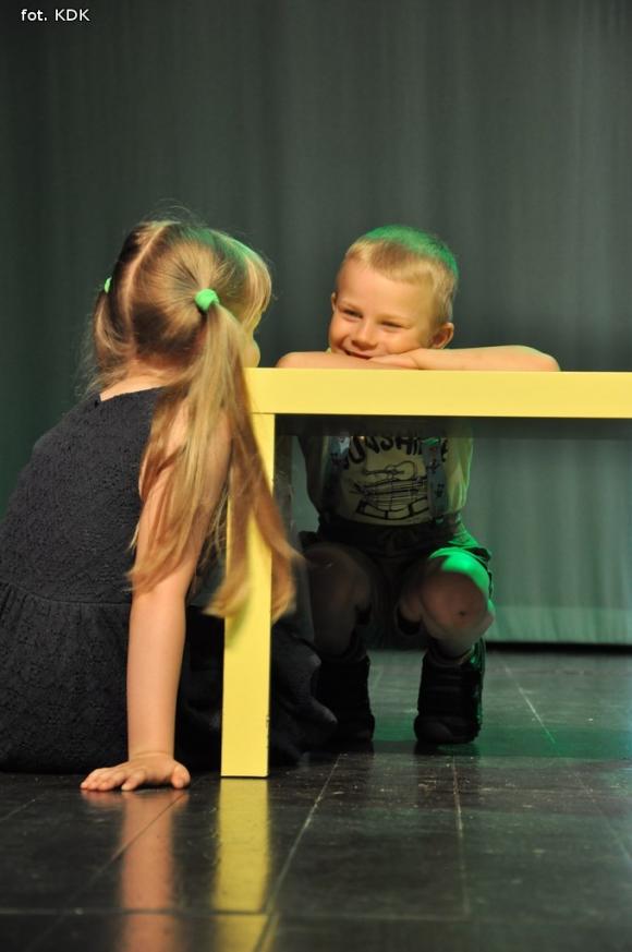 Przedszkolaki na scenie. Pierwszy dzień Łapy