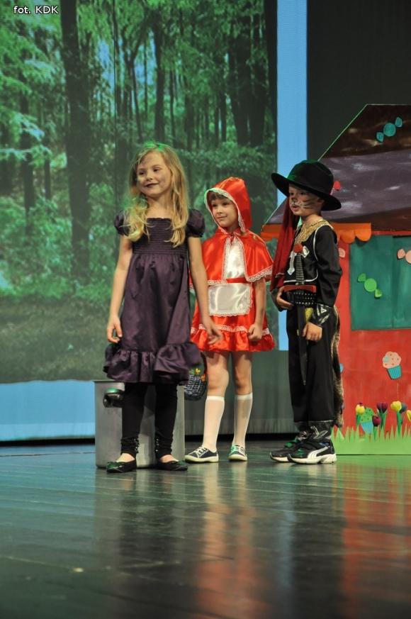 Przedszkolaki na scenie. Pierwszy dzień Łapy