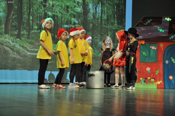 Przedszkolaki na scenie. Pierwszy dzień Łapy