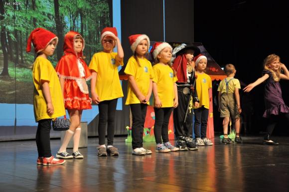 Przedszkolaki na scenie. Pierwszy dzień Łapy