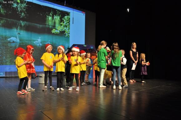 Przedszkolaki na scenie. Pierwszy dzień Łapy