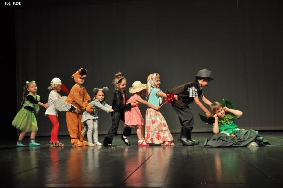 Przedszkolaki na scenie. Pierwszy dzień Łapy