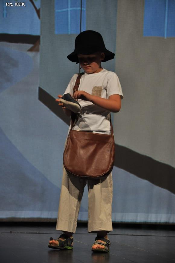 Przedszkolaki na scenie. Pierwszy dzień Łapy