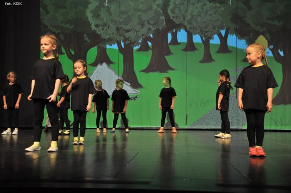 Przedszkolaki na scenie. Pierwszy dzień Łapy