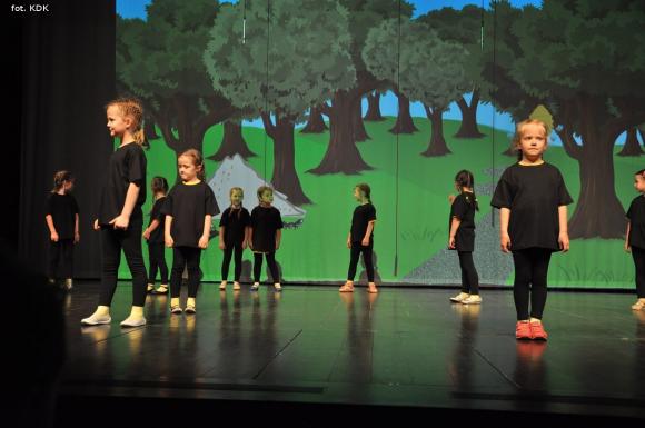Przedszkolaki na scenie. Pierwszy dzień Łapy