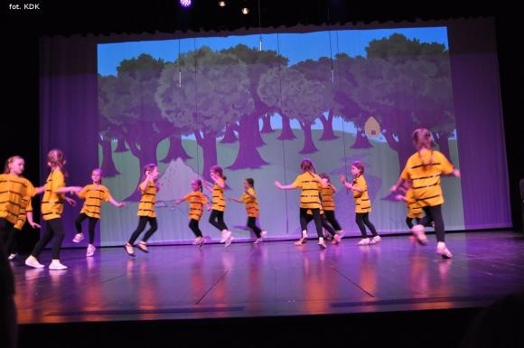Przedszkolaki na scenie. Pierwszy dzień Łapy