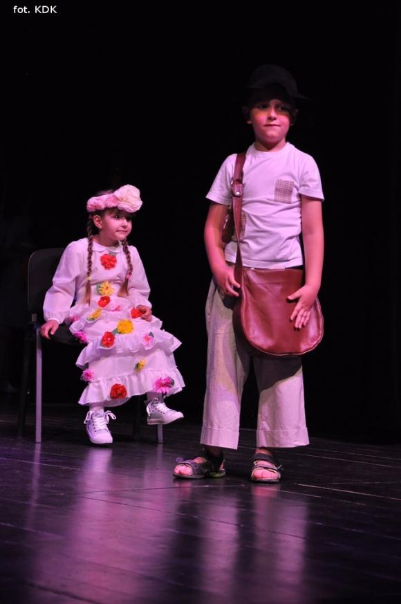 Przedszkolaki na scenie. Pierwszy dzień Łapy