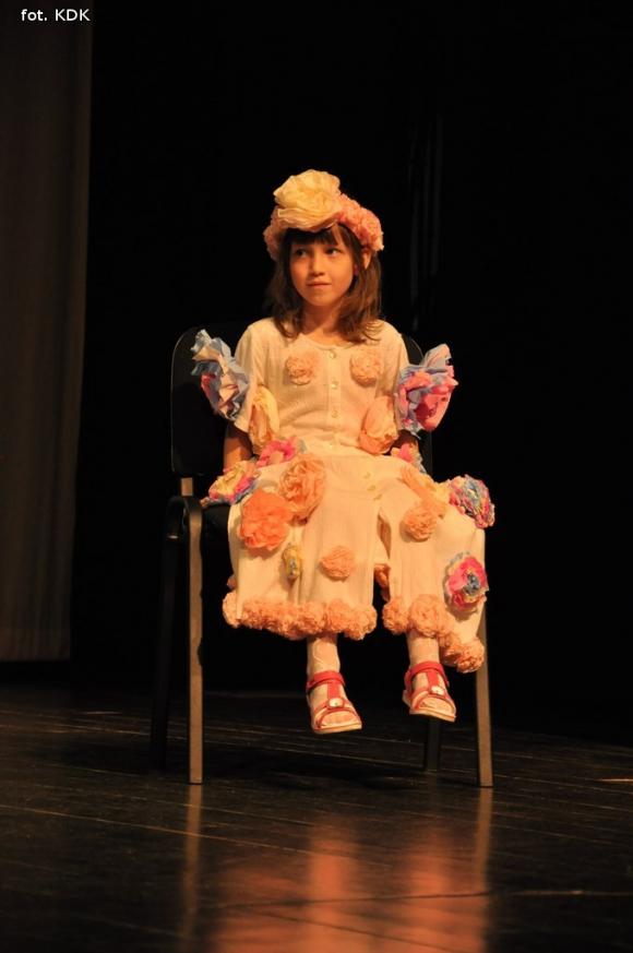 Przedszkolaki na scenie. Pierwszy dzień Łapy