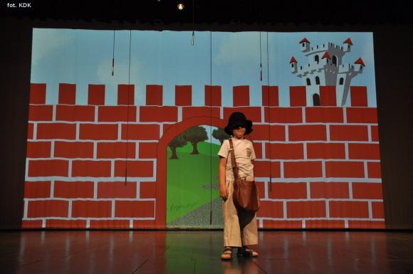 Przedszkolaki na scenie. Pierwszy dzień Łapy