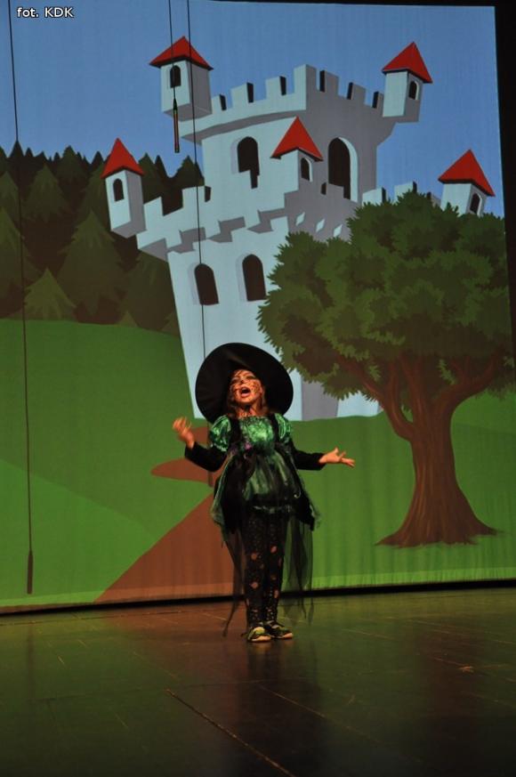 Przedszkolaki na scenie. Pierwszy dzień Łapy