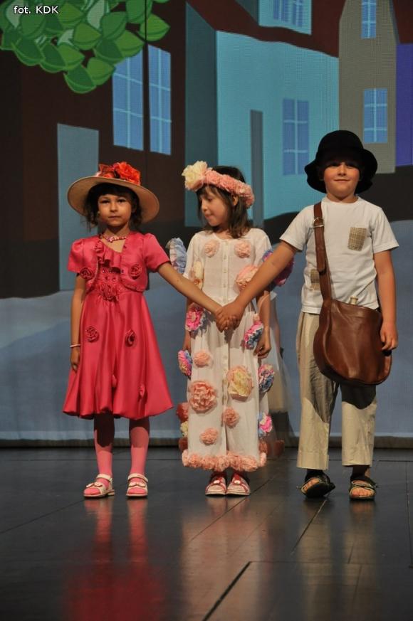 Przedszkolaki na scenie. Pierwszy dzień Łapy
