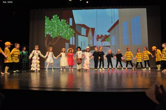 Przedszkolaki na scenie. Pierwszy dzień Łapy