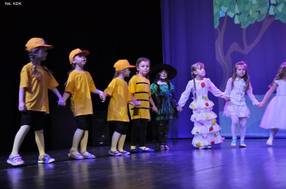 Przedszkolaki na scenie. Pierwszy dzień Łapy