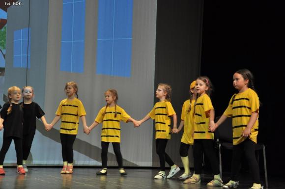 Przedszkolaki na scenie. Pierwszy dzień Łapy