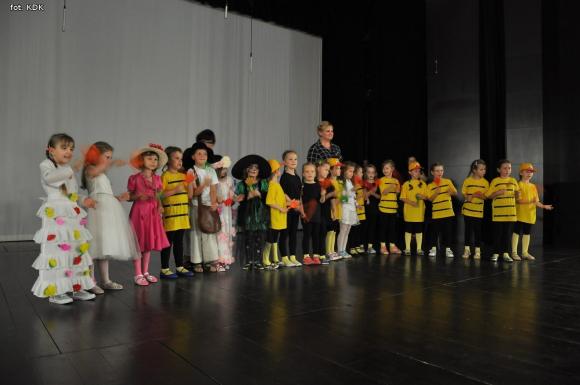 Przedszkolaki na scenie. Pierwszy dzień Łapy