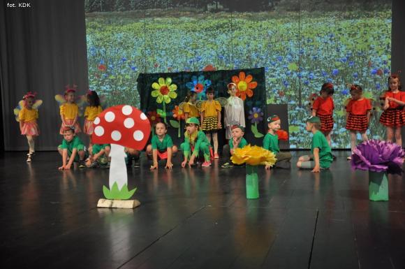 Przedszkolaki na scenie. Pierwszy dzień Łapy