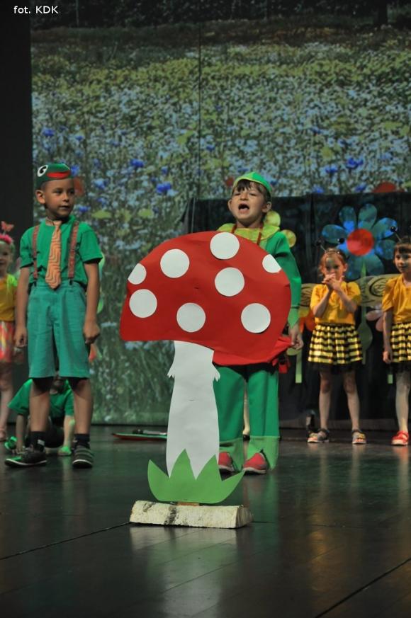Przedszkolaki na scenie. Pierwszy dzień Łapy