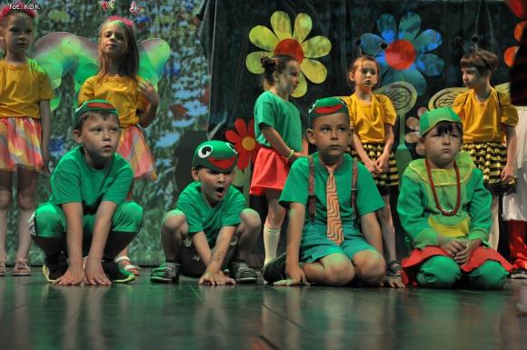 Przedszkolaki na scenie. Pierwszy dzień Łapy