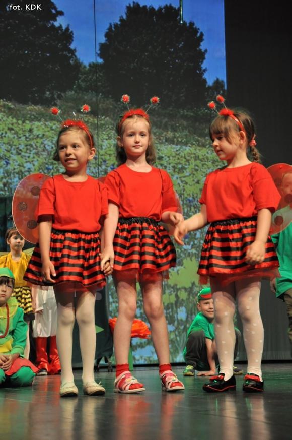 Przedszkolaki na scenie. Pierwszy dzień Łapy