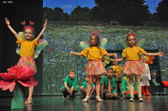 Przedszkolaki na scenie. Pierwszy dzień Łapy