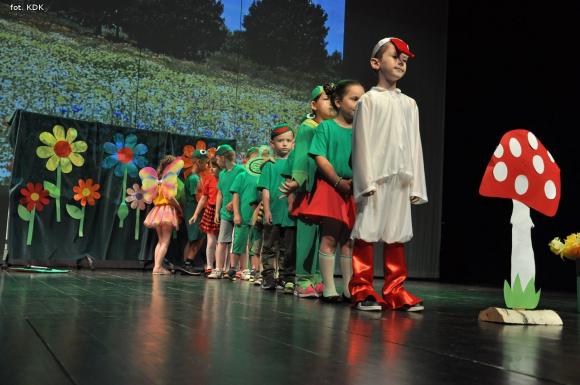 Przedszkolaki na scenie. Pierwszy dzień Łapy