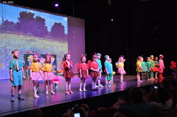 Przedszkolaki na scenie. Pierwszy dzień Łapy