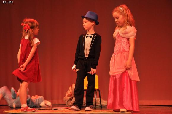 Przedszkolaki na scenie. Pierwszy dzień Łapy